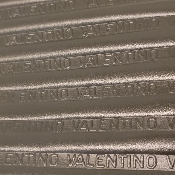 💋Valentino Garavani CLASSIC lightly used - Picture 4 of 14